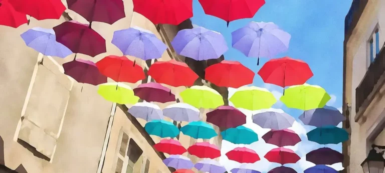 Ciel de parapluies à Aurillac