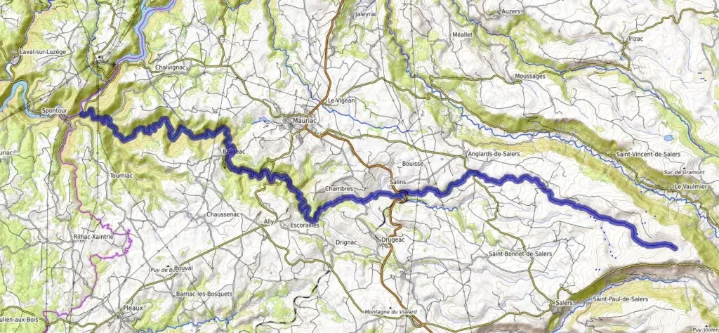 Le cours de l'Auze dans le Cantal