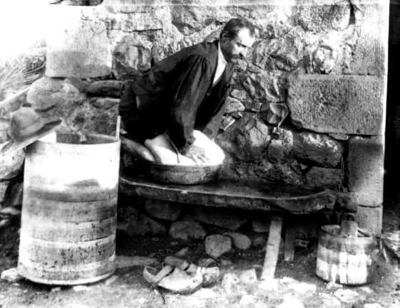 Pressage à genoux de la pâte un buron