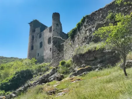 En arrivant au château d'Aurouze