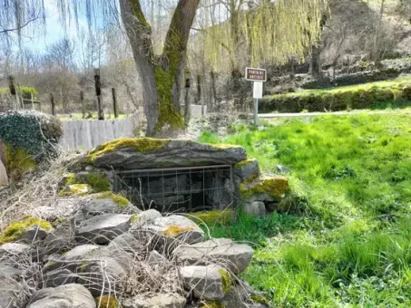La fontaine ancienne du bourg