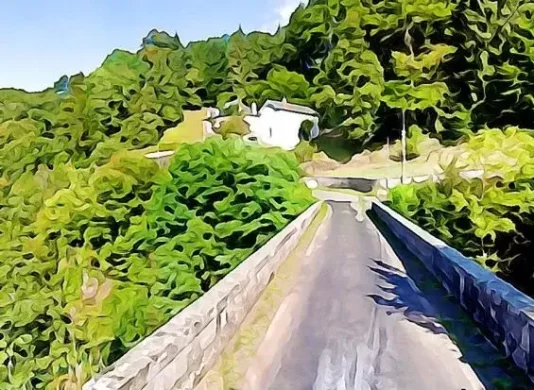 La maison sur le versant sud du pont de Gétine