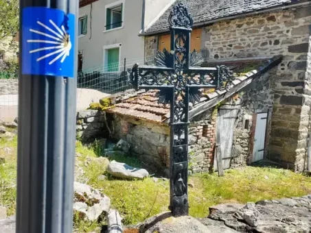 Direction Ferrières-Saint-Mary : ultreia !