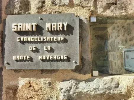 Plaque à l'entrée de l'église de Ferrières