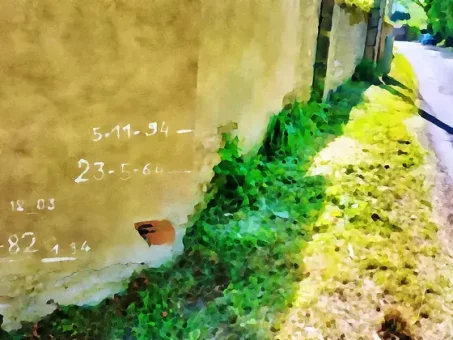 Repères des crues de l'Alagnon sur la façade d'une maison
