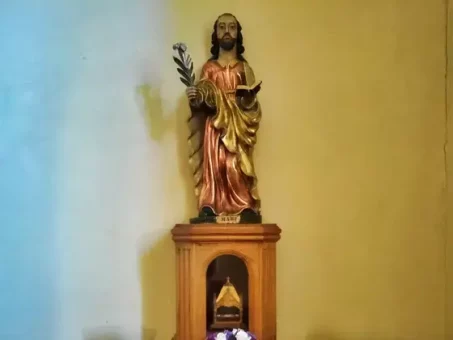 Statue de saint Mary le confesseur