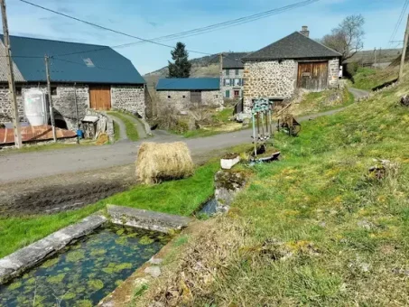 Ambiance à l'entrée du hameau de Séverac